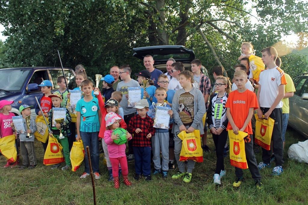 sygnał do łowienia. W trakcie trwania zawodów brania były różne. Najczęściej padały karasie, okonie, płocie. W zawodach złowiono ogółem 4754 gram ryb. W tych zawodach nie było przegranych.
