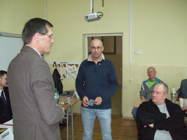 Cezarego Syrkiewicza, który złożył pisemną rezygnacje z pełnionej funkcji. Nowym Skarbnikiem wybrany został kol.