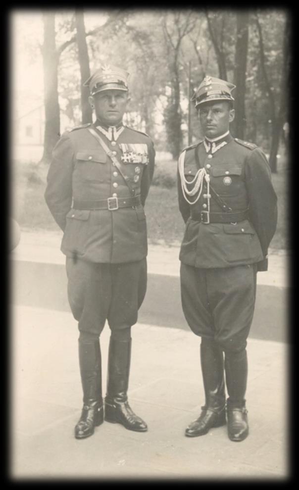 Służba Pierwsze lata służby odbył w Żółkwi w 6. Pułku Strzelców Konnych, a od 1934 pełnił służbę w 1. Pułku Strzelców Konnych w Garwolinie.