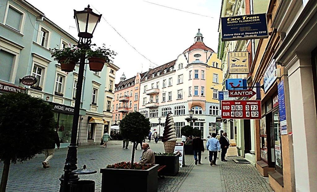 handlowym, przez który przebiegał główny