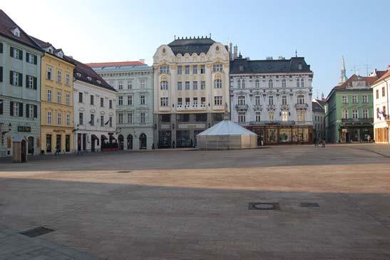 Ing. Zuzana HUDEKOVÁ Regionálne environmentálne centrum Slovensko Adaptácia na zmenu klímy v urbanizovanom prostredí a úloha zelene a vodného prvku prípadová štúdia Bratislava.