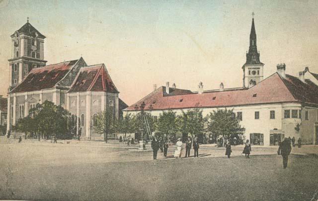 5, 6 : Námestie v Pezinku