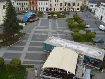 , 2001: Dřeviny na veřejných městských prostranstvích_použití dřevin v ulicích a na náměstích památkově chráněných měst, Státní ústav památkové péče Praha, 2001, ISBN