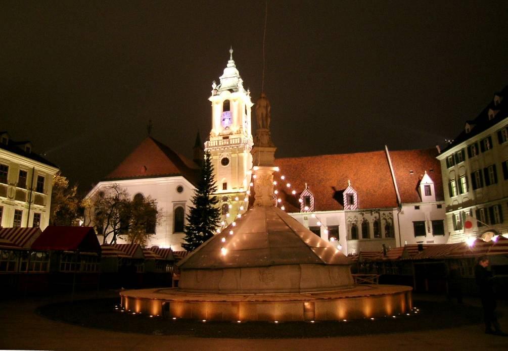 . Oprávnene diskutovaná úprava fontány o nový prstenec s vodou.