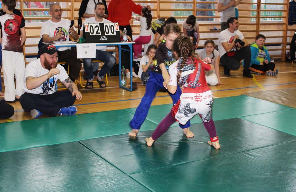 www.tuwiazowna.pl Sport 23 W tym roku szczęście nam dopisuje Zajęcia brazylijskiego jiu-jitsu Brazylijskie jiu-jitsu (BJJ) powstało na początku XX w. w Brazylii na bazie japońskiego ju-jitsu.