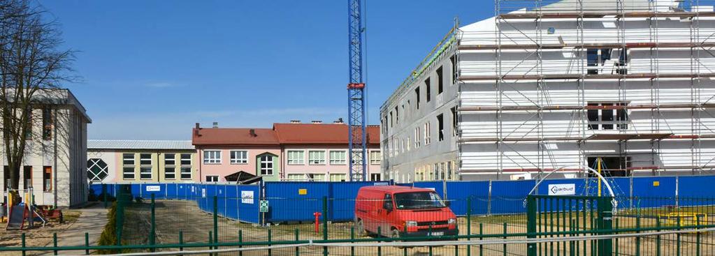 6 Samorząd miesięcznik samorządowy kwiecień 2018 Efekty pracy już widać Jednoczesna rozbudowa trzech szkół podstawowych w Gliniance, Wiązownie i Zakręcie.