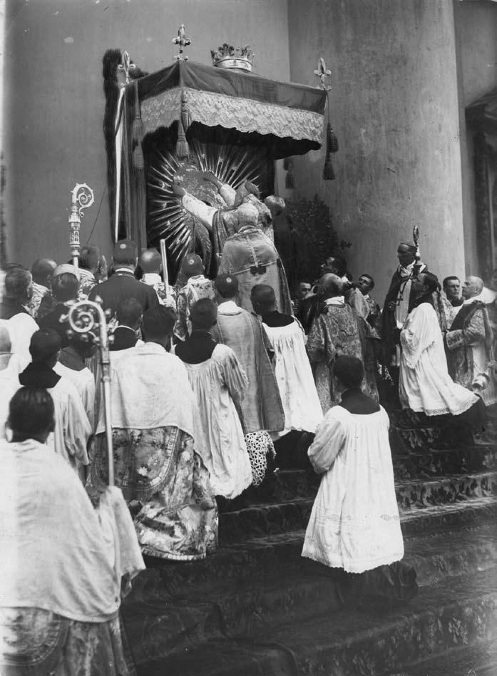 196 Algė Andriulytė *10 Aušros Vartų Dievo Motinos paveikslo vainikavimas