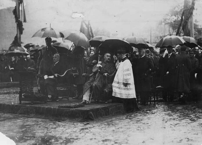 *7 Aušros vartų Dievo Motinos paveikslo vainikavimo iškilmės 1927 m.