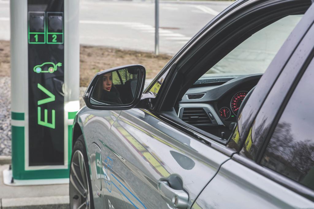 EVB upgrade Stacje ładowania EVB to stacje modułowe z możliwością ciągłej rozbudowy o dodatkowe funkcje, m.