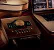 Interfejsy Apollo Twin i Arrow z wtyczkami Universal Audio Kup interfejs audio USB Universal Audio Apollo lub Arrow, następnie zarejestruj zakup na stronie producenta i pobierz