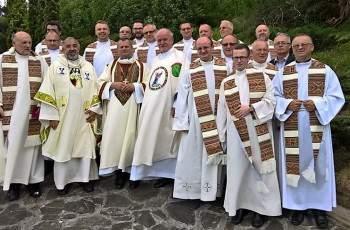 Drodzy Czytelnicy, niech Pan Bóg ma Was w swojej opiece podczas wakacji i nie zapominajcie, że: Każdy z nas głosi swoim życiem kazanie. Każdy z nas świadczy.