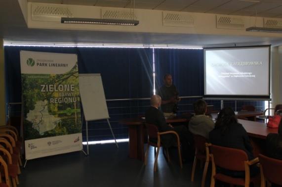 konsultacji, przyjrzeć się efektom live planningu, czyli sugestiom mieszkańców dotyczącymi zagospodarowania przestrzeni Parku Zielona.