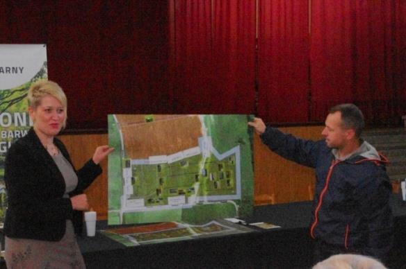 wyjątkiem 16 mieszkańców PARK W GÓRZE SIEWIERSKIEJ W GMINIE PSARY Badani opracowali następujące warianty zagospodarowania tej przestrzeni: WARIANT 1 edukacyjno-rodzinno-rozrywkowy WARIANT 2