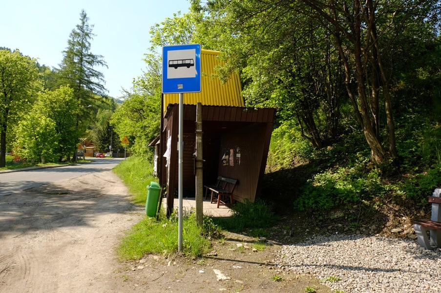Przystanek PKS w Żarnówce Małej, w kieirunku Międzybrodzia Bialskiego to tu zaczyna się nasza trasa.