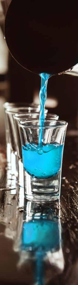 SHOTY 40 ml 4 x 40 ml Kamikaze Blue 15 Wyborowa, Bols Blue, sok z cytryny Kamikaze Red 15 Wyborowa, Bols Strawberry, sok z cytryny Kamikaze Green 15 Wyborowa, Bols Melon, sok pomarańczowy, sok z