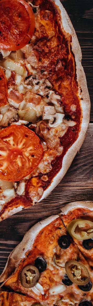 PIZZA 32 cm 42 cm 4 SERY 24 32 sos pomidorowy, sery: mozzarella, camembert, parmezan, blue PARMA 25 32 sos pomidorowy, ser, szynka dojrzewająca, suszone pomidory, rukola VEGE 22 27 sos pomidorowy,