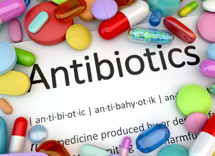 Antybiotykooporność bakterii Antybiotyki to jeden z fenomenów współczesnej medycyny, Wynalezienie antybiotyku penicyliny w 1928 r. przez Aleksandra Fleminga ale.