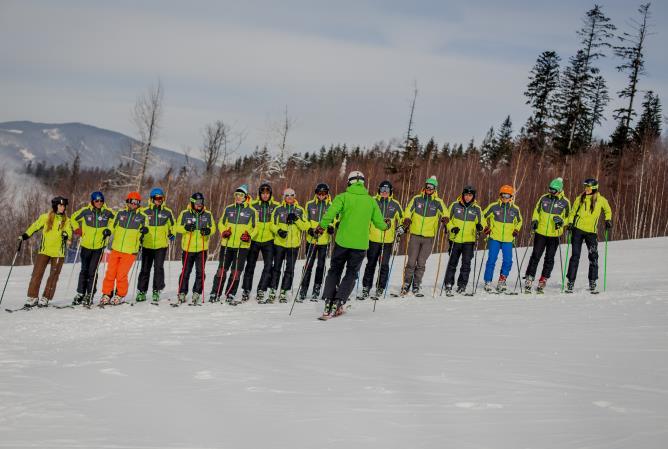 SZKOLENIA GRUPOWE Narciarstwo oraz snowboard stają się coraz bardziej popularne. Zapraszamy wszystkich chętnych na szkolenia z naszymi Instruktorami.