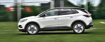 Dlatego dzieli płytę podłogową z Peugeotem 3008. Zresztą także silnik, który napędza testowane auto.