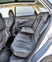 Opel zużywa go średnio 7,1 l/100 km, o 2 l mniej niż Kia. Układ jezdny ukierunkowano na komfort i rzeczywiście jest on więcej niż przyzwoity.