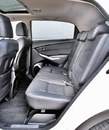 SsangYong to jedyne auto w teście, w którym nie występuje tunel centralny z tyłu kabiny. SSANGYONG KORANDO E-XGI200 AT Poj.