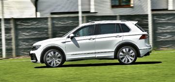 Skoda nie prowadzi się tak przyjemnie jak Ateca, ale jej stosunkowo sztywne zawieszenie pozwala pewnie atakować szybkie łuki.