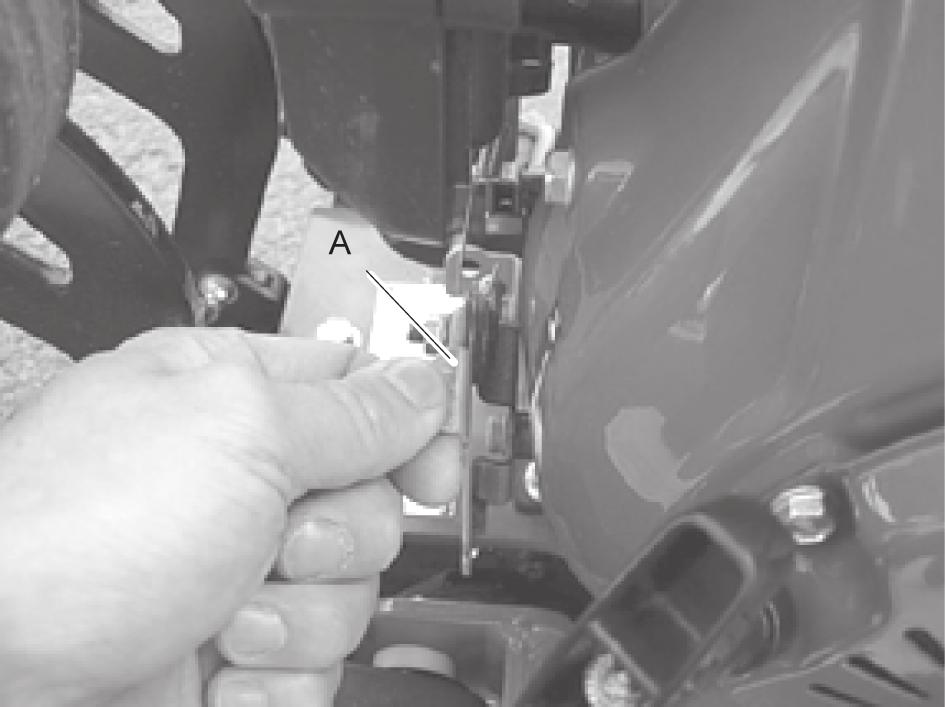 Instrukcje bezpieczeństwa i obsługi Zatrzymywanie silnika, Honda 1. Przesuń element sterujący obrotami (A) do położenia obrotów jałowych.