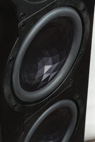 HIGH-END Zespoły głośnikowe 20 000 23 000 zł TEST Przetworniki są specjalne, ale ich konfiguracja konwencjonalna, chociaż w ramach nowoczesnej formy, zakładającej przygotowanie relatywnie szczupłej