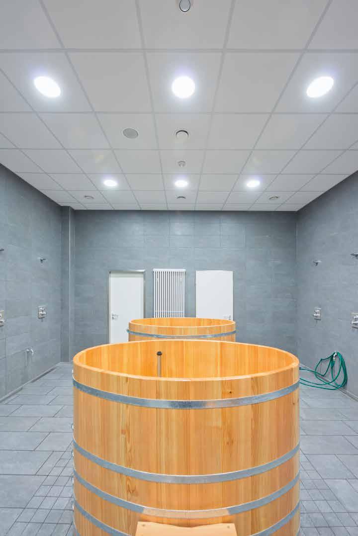 22 Sufity do pomieszczeń o podwyższonej wilgotności Sufity do pomieszczeń, w których wymagane są wysoka odporność na wilgoć i komfort akustyczny Ocean OWAcoustic premium Ocean to płyty sufitowe o