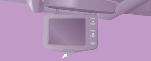 Kamera przekazuje obraz do obracanego kolorowego ekranu LCD 4 lub 6,5 cala, zastępującego wewnętrzne lusterko wsteczne. Nacisnąć przycisk i ustawić ekran w odpowiednim położeniu.
