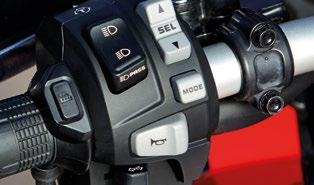 NOWOŚĆ 2018 CRF1000L AFRICA TWIN ADVENTURE LEGENDA Motocykl w 2018 roku otrzymał system elektronicznie sterowanej przepustnicy z 4 trybami jazdy, rozszerzono parametry