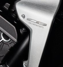 CB1000R+ Wersja CB1000+ jest wzbogacona o Quickshifter oraz fabrycznie montowane akcesoria: podgrzewane manetki,
