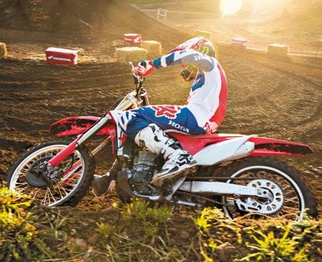 Elektryczny starter jest oferowany w modelach CRF450R i CRF450RX w standardzie.
