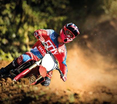 NOWOŚĆ 2018 CRF250R OFF-ROAD SKRACAMY CZAS OKRĄŻENIA Honda CRF250R otrzymała nowy silnik DOHC o zwiększonym zakresie obrotów oraz o zwiększonej o 9%