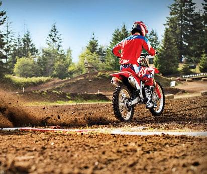 CRF250R 2018 jest zbudowana na podwoziu, które współdzieli z modelem CRF450R, włączając w to przedni sprężynowy widelec Showa USD o skoku 49 mm.