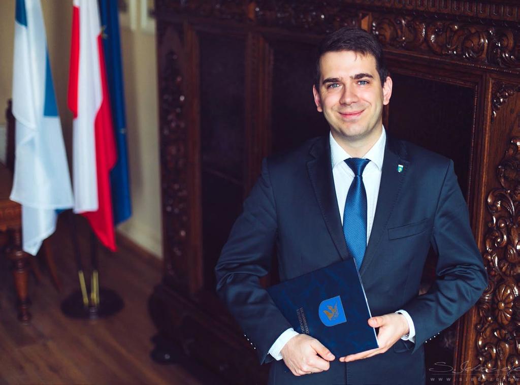 terenie gminy. Dzięki nim, w najbliższych latach powstaną sale sportowe w Wąpiersku, Bryńsku i Słupie. 2019 rok to także czas na rozpoczęcie Projektu pn. lekkie plecaki dzięki szafkom w każdej szkole.