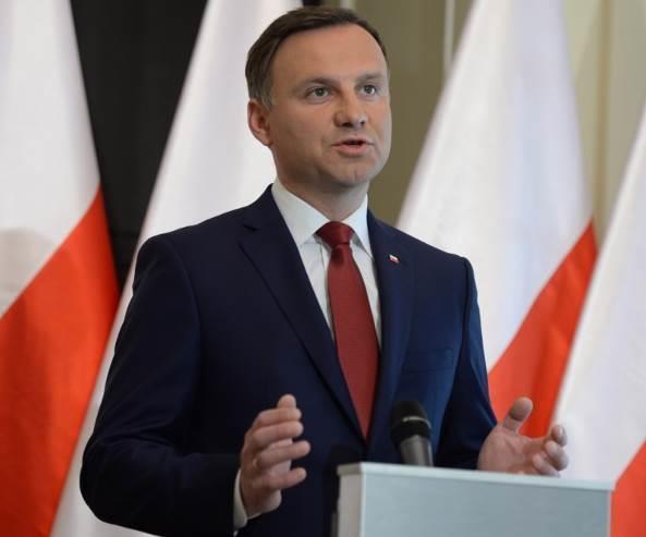 Rząd, czyli premier i ministrowie, zarządzają państwem i dbają o to, by prawo było przestrzegane. Prezydent to najważniejszy przedstawiciel państwa polskiego.