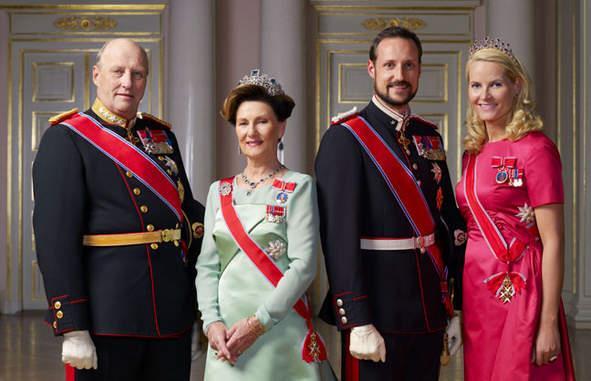 Republika czy monarchia? Polska nie ma króla. Państwo, w którym nie ma króla, lecz jest prezydent, nazywamy republiką. W Norwegii nie ma prezydenta, jest za to król.