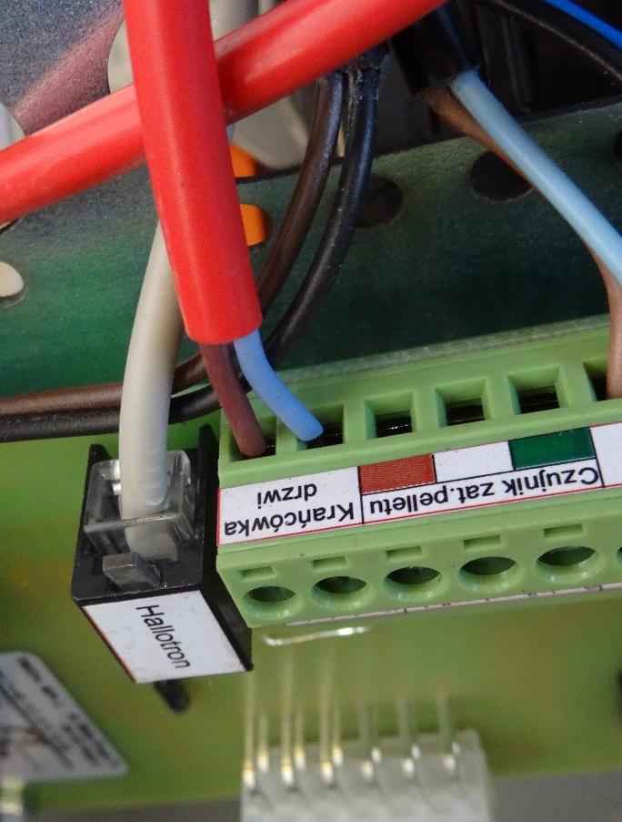 Następnie ponownie dokręcić śruby mocujące.