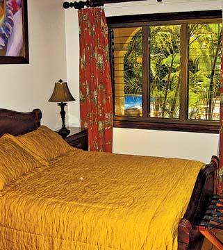 W pokojach nie ma telewizorów, ale z prywatnych balkonów można rozkoszować się dźwiękami natury i pięknej tropikalnej fauny i flory.