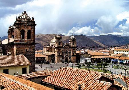 Przerwa na lunch. Po południu powrót do Cusco przyjazd pociągiem i transfer do hotelu na nocleg. DZIEŃ 6: ANDAHUAYLILLAS RAQCHI PUNO Śniadanie.