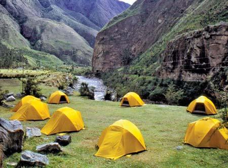 Limy. Po wylądowaniu transfer do hotelu, nocleg. DZIEŃ 2: CUZCO PISKACUCHO YUNCACHIMPA Po śniadaniu transfer na lotnisko i przelot do Cuzco. Przejazd do miasteczka Urubamba, krótki odpoczynek.