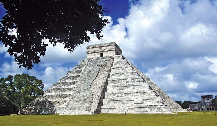 W Chichen Itza zachwyca również zespół przepięknie zdobionych kolumn w Grupo de las Mil Columnas w kompleksie, który obejmuje Świątynię Wojowników, Świątynię Boga Chaca oraz Łaźnię Parową.