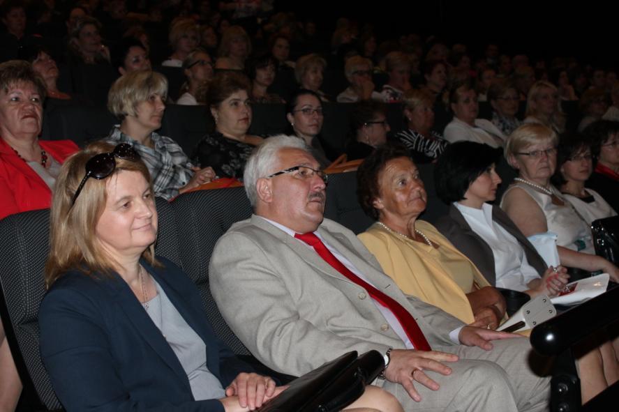 2.. Miiędzynarodowy Dziień Piiellęgniiarkii ii Dziień Położnejj.. Konferencja zorganizowana została w sali kinowej NoveKino w Siedlcach.