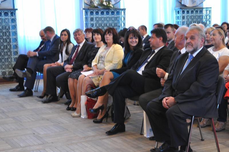 służby zdrowia oraz wielu innych instytucji z terenu województwa mazowieckiego, a także delegacja z białoruskiego powiatu oszmiańskiego, gdzie pochowany jest patron Szpitala Jędrzej Śniadecki.