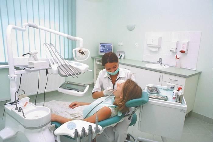 Perspektywy zawodowe Higienistka Stomatologiczna ma możliwość prowadzenia własnej działalności gospodarczej oraz posiada pełne uprawnienia do pracy w: gabinetach dentystycznych publicznych i