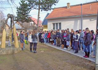 spoločnou modlitbou na úvod posvätenia vyprosili Božie požehnanie a ochranu na cestách, ktorá ich čaká v ich náročnej a zodpovednej práci, pri zachraňovaní ľudských životov a majetku jeho sochu spolu