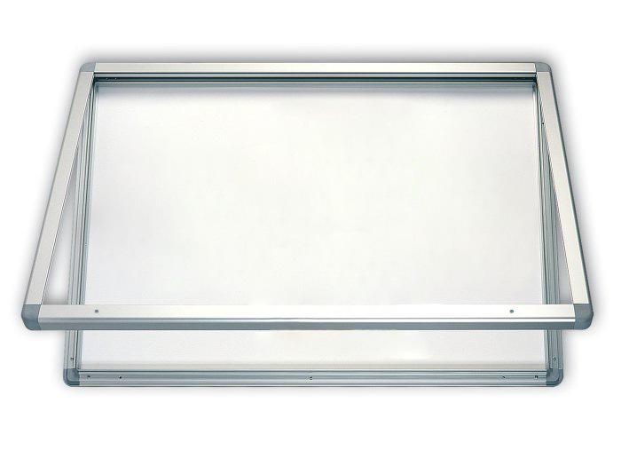 Gablota informacyjna zewnętrzna wodoszczelna Wykonana z profilu aluminiowego, przeznaczona do użytku na zewnatrz budynku.