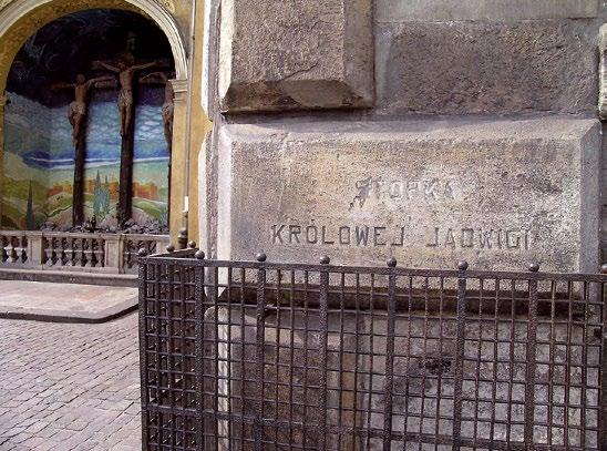 Odciśniętą stopkę królowej Jadwigi można zobaczyć na ścianie kościoła Karmelitów Trzewiczkowych na Piasku w Krakowie dzień i noc w katedrze wawelskiej śpiewali psalmy przed Najświętszym Sakramentem.