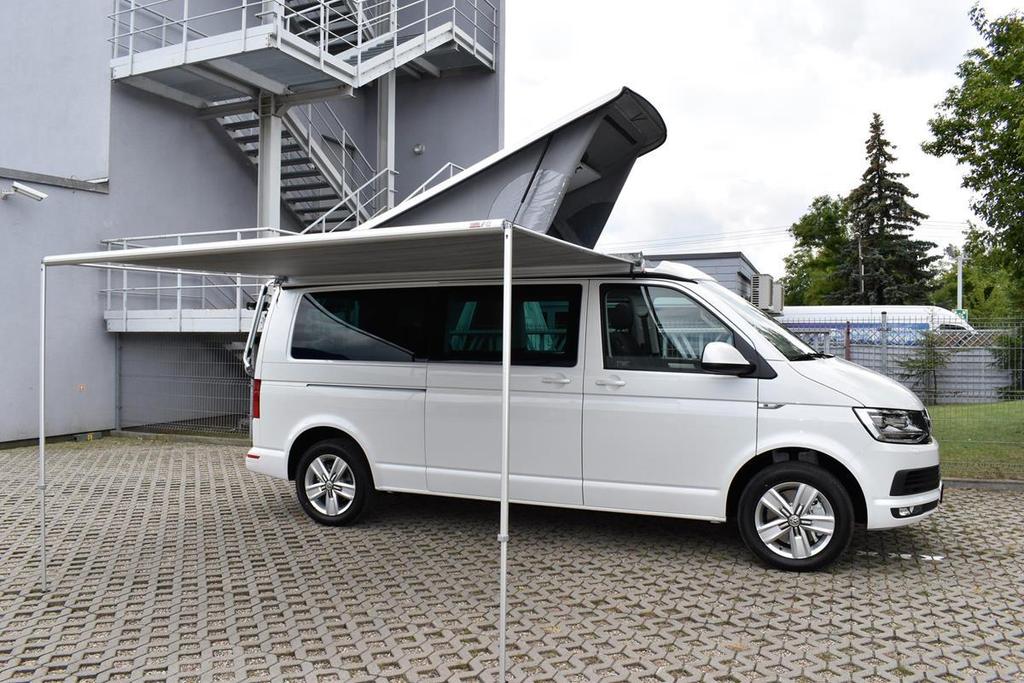 KOMBI, Caravelle oraz Multivan (szczegóły poniżej). W przypadku wyboru wersji osobowej mamy możliwość przewożenia 5 lub 6 osób wraz z zabudową lub do 9 osób po demontażu modułu kuchennego!